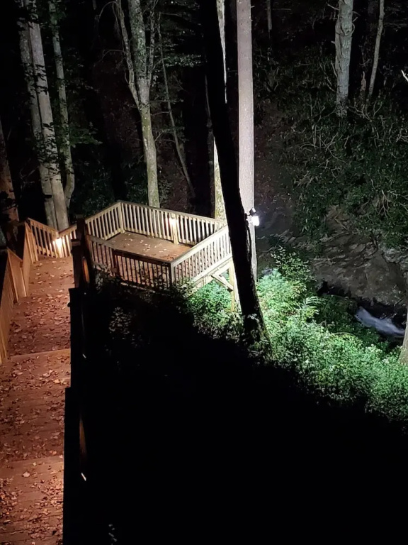 Whispering Falls 2 Bedroom Cabin