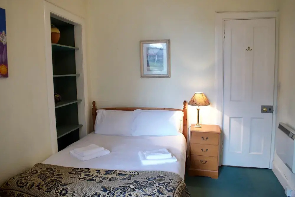 Traditional 3 Bedroom Apartment in Bruntsfield