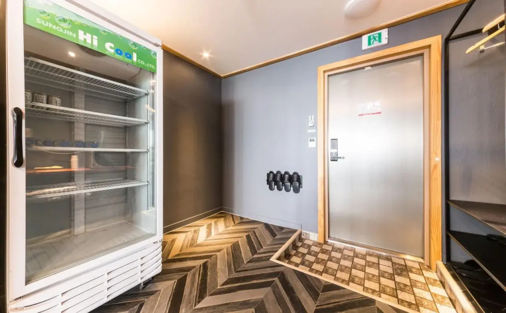 Cube Hotel