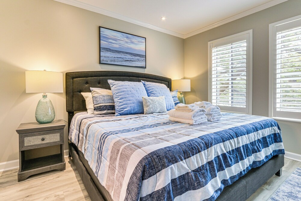 Beachfront Getaway! Hilton Head Resort Condo
