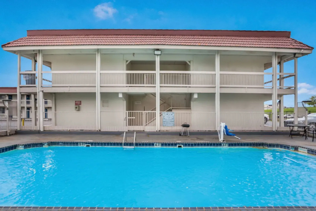 Motel 6-Dallas, TX - Market Center