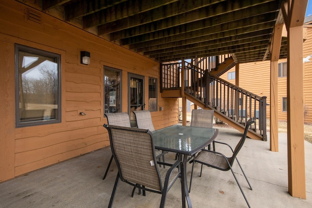 First Floor 3 BR Condo, Northern Bay Golf Course by RedAwning