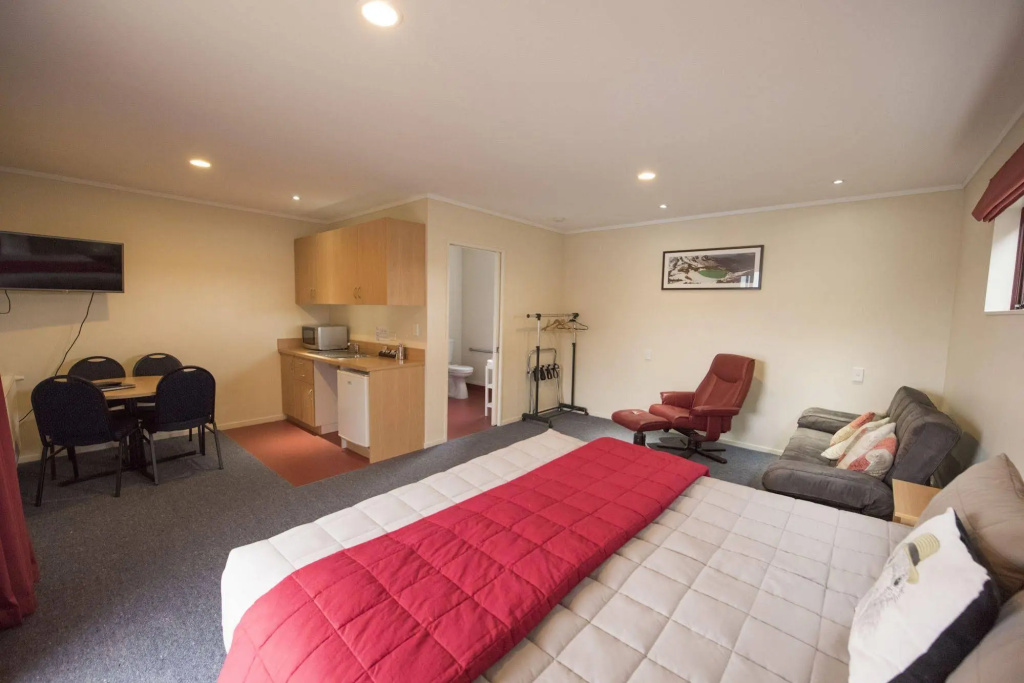 Adventure Lodge and Motels and Tongariro Crossing Track Transport