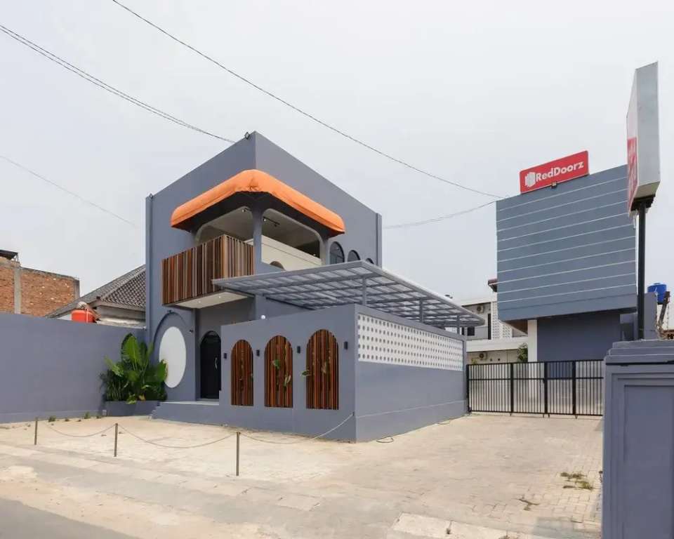 RedDoorz Plus Syariah near Mall Boemi Kedaton Lampung