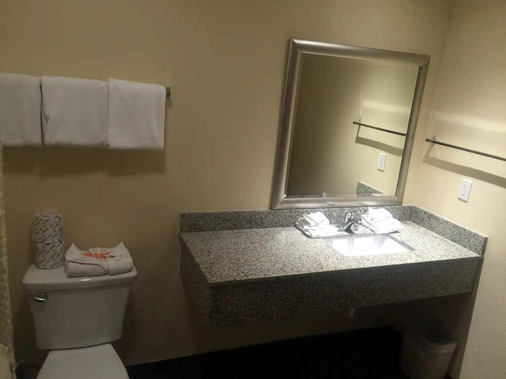 Beachway Inn and Suites