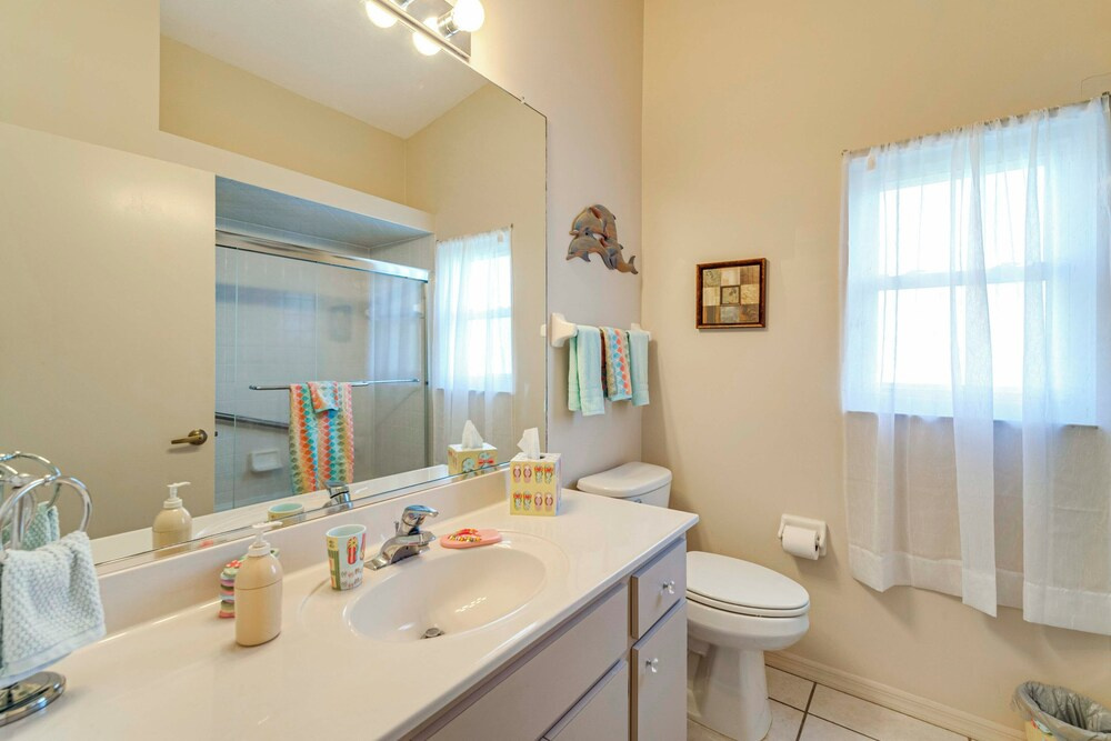 Suntan, Splash & Score: Family Home in Hernando