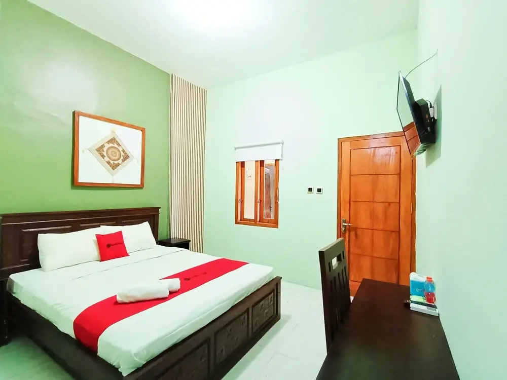 RedDoorz Syariah near Universitas 17 Agustus Banyuwangi