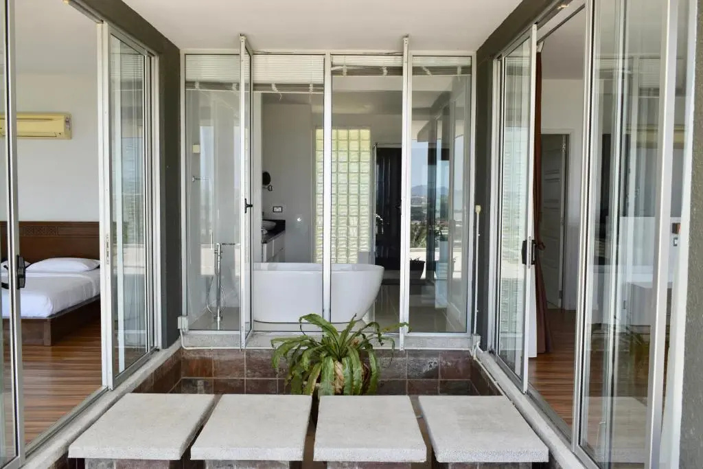 The Diamond Villa - Private Pool, Jacuzzi & Views
