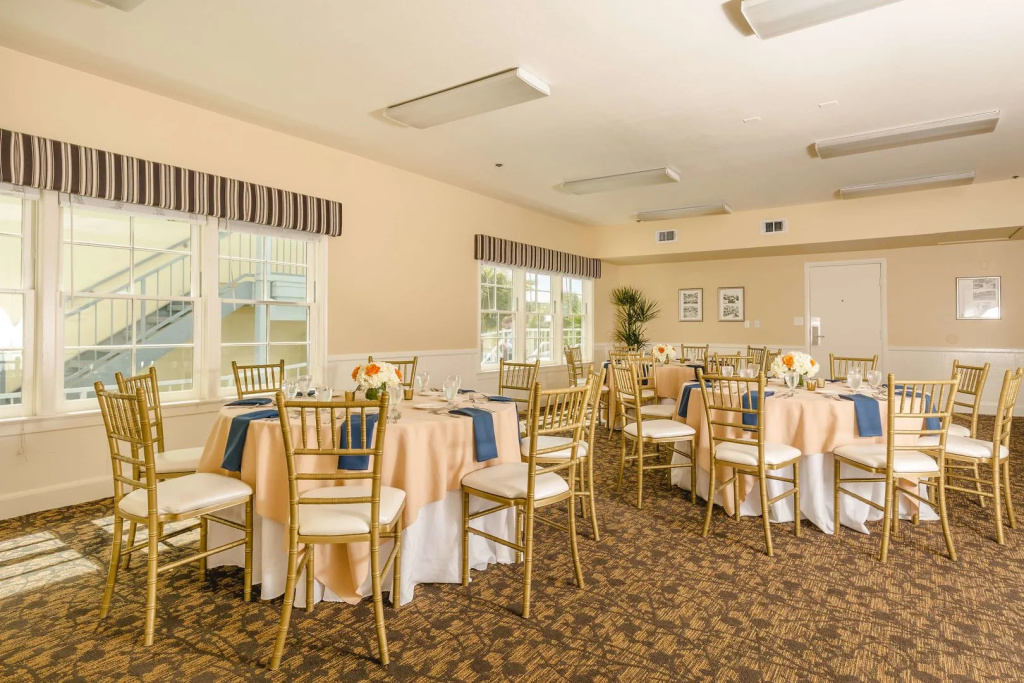 The Lafayette Hotel, Swim Club & Bungalows