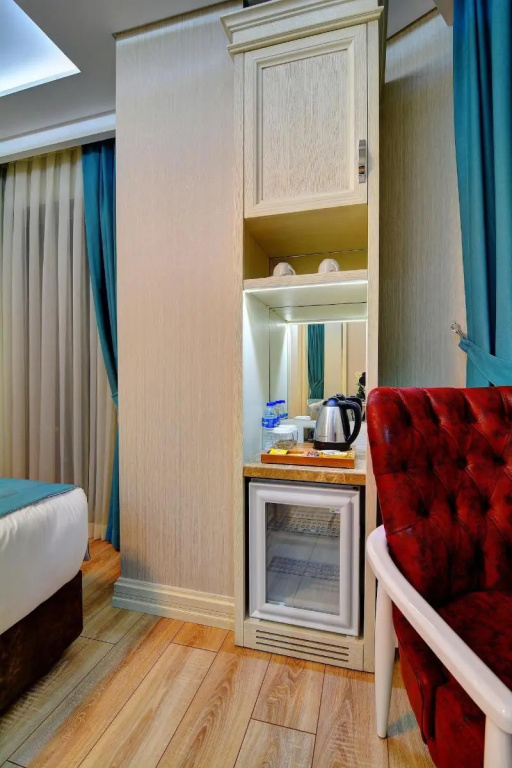 Novelty Hotel