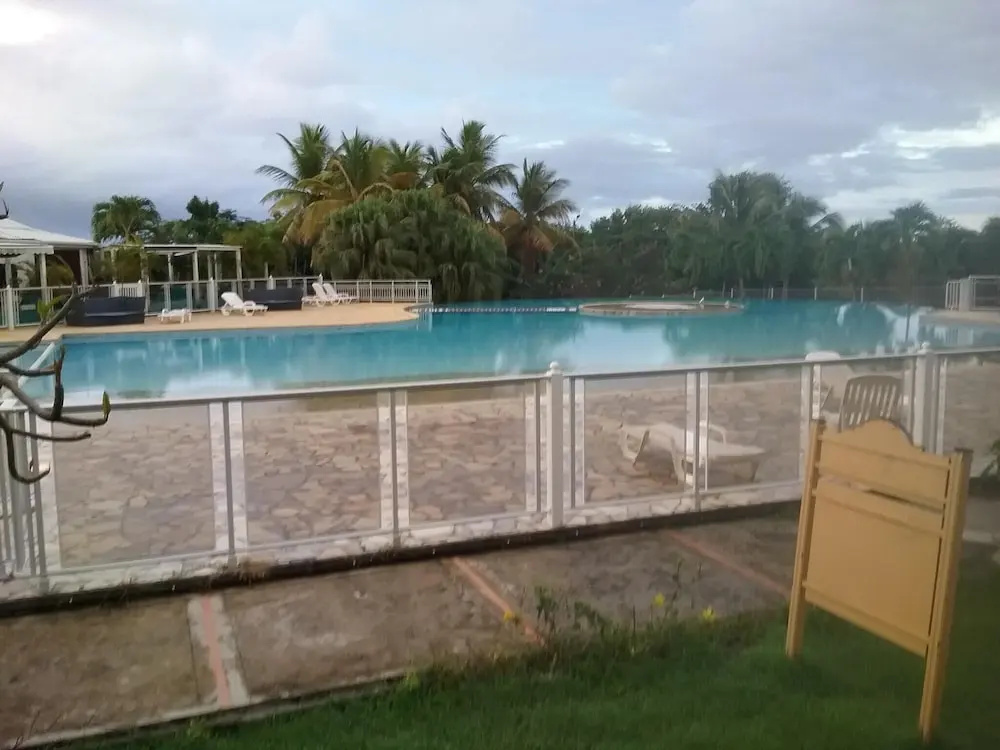 Studio in Saint-françois, With Pool Access, Enclosed Garden and Wifi