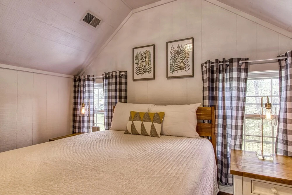Bear Creek Cabin 2 Bedroom Cabin by Redawning