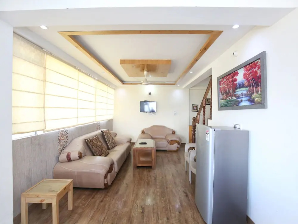 OYO 12185 Home Wayside Villa 3BHK Apartment Kasauli