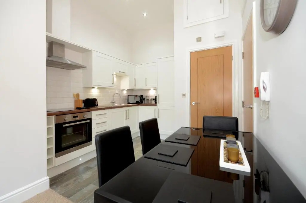 Apartment 4 The Keyes- Stunning & Stylish Apartment With Free Parking