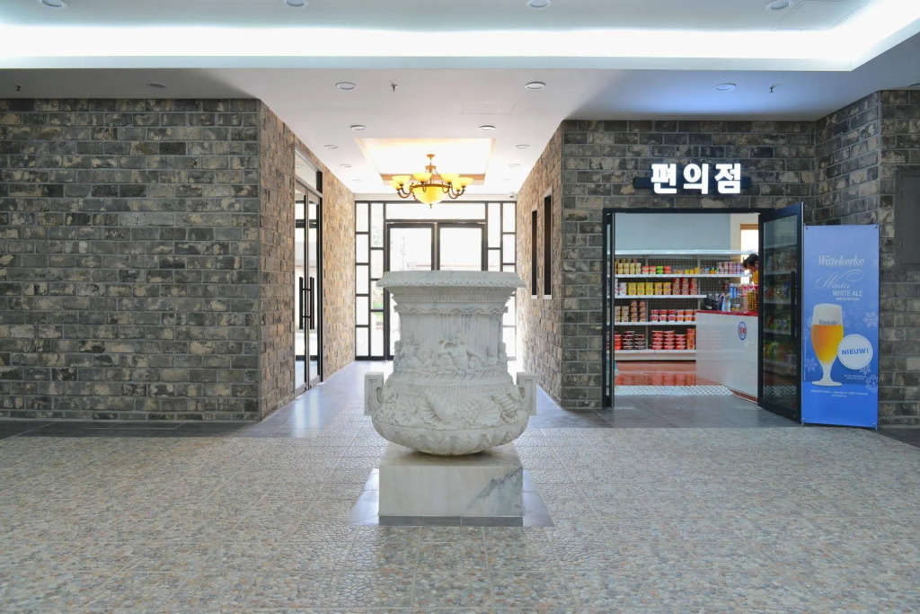 Dawn Beach Hotel