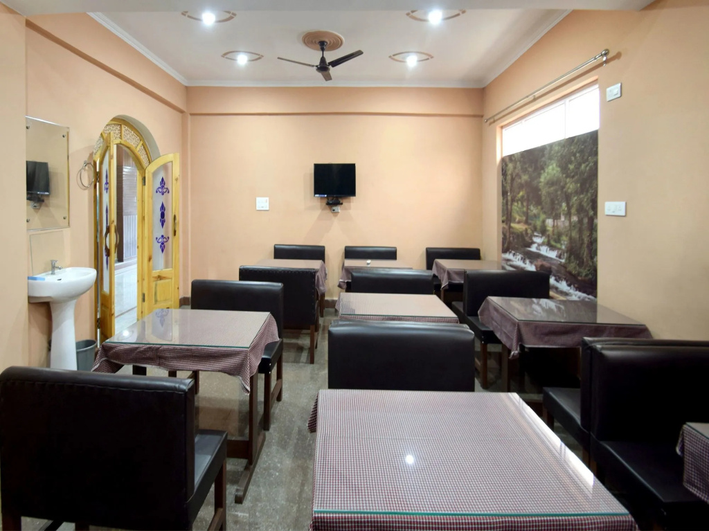 OYO 12202 Hotel Samar