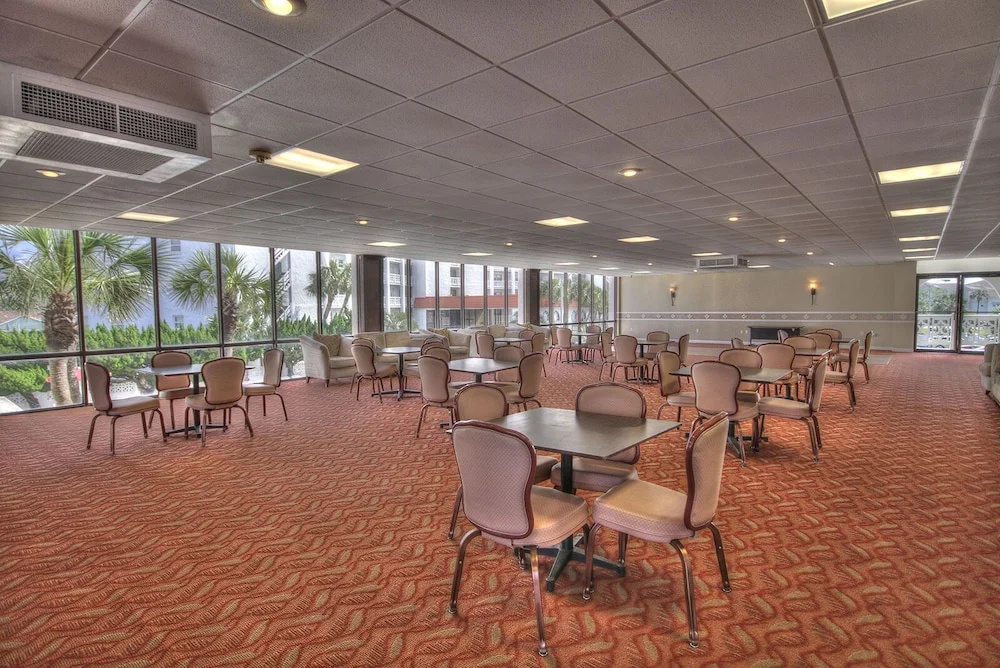 456 El Matador 2 Bedroom Condo by RedAwning