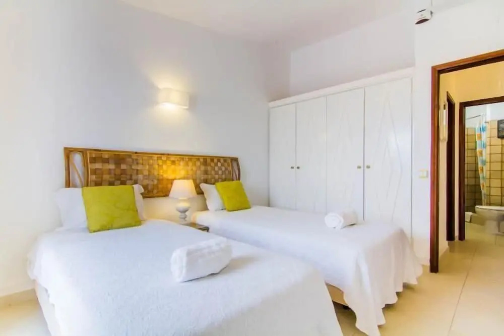 Villa 2, great spot Oura beach, Albufeira