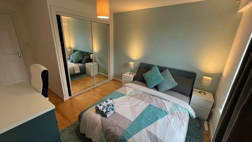 Spacious Modern 2BR Apartment Near City Center