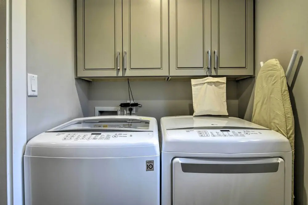 Chic, Central Downtown Duplex ~ 1 Mile to Duke!