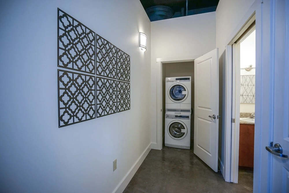 FRONTDESK 800 Capitol Apts Downtown Indy