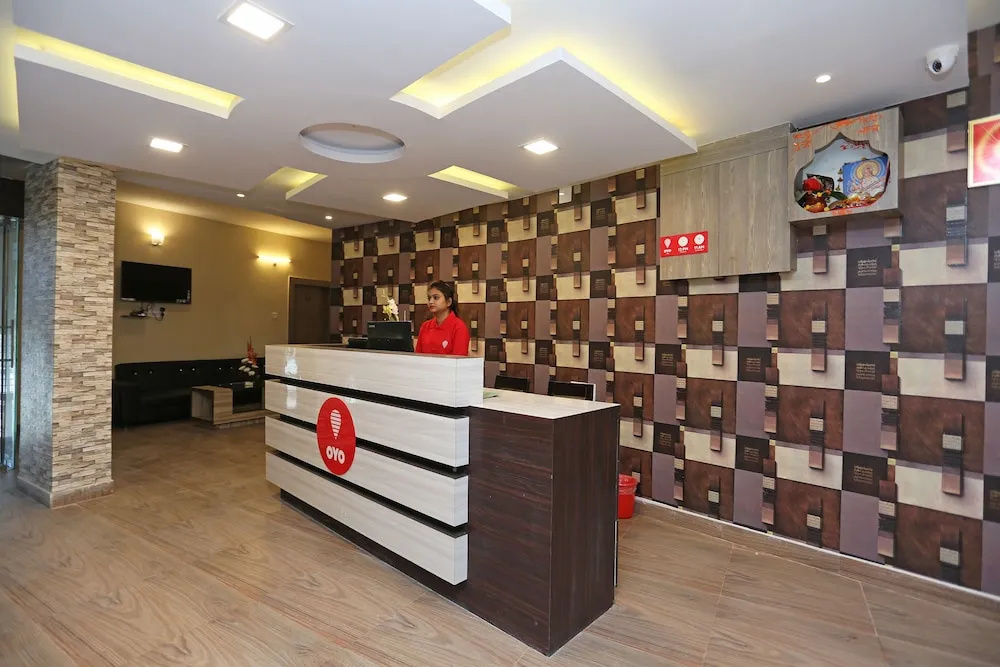 OYO Flagship 11549 Crystal INN
