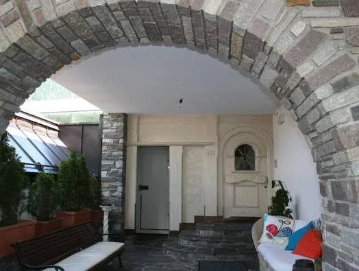 Mo's Apartments