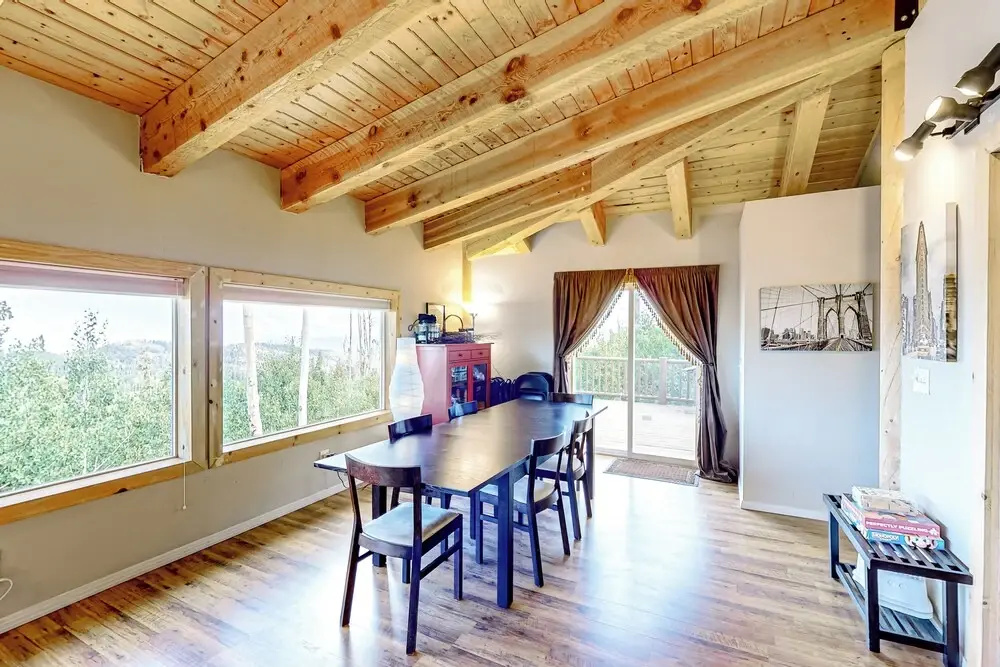 3BR w/ Views, Ping-pong, Deck, & Fireplaces