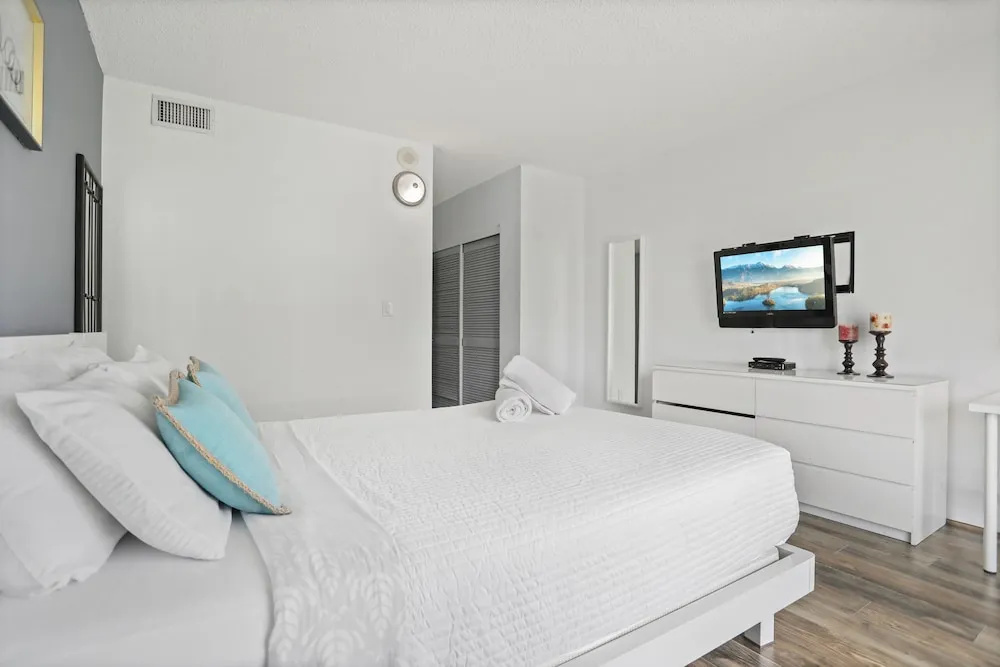Amazing Condo 3 min to the Beach