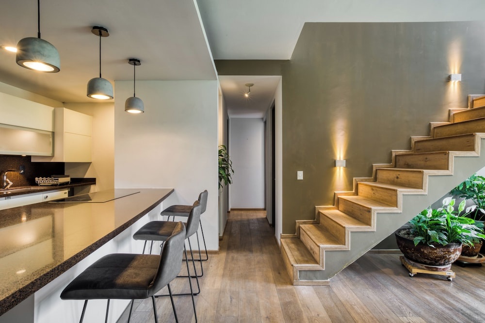 Chic PH Haven with rooftop By Tasman