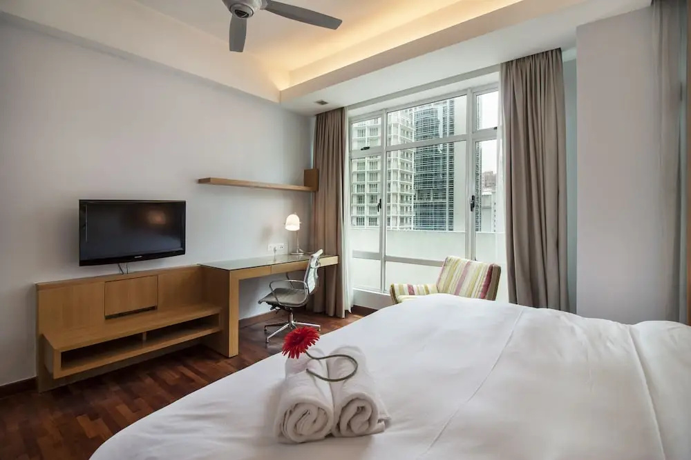 KLcc suites by BHS