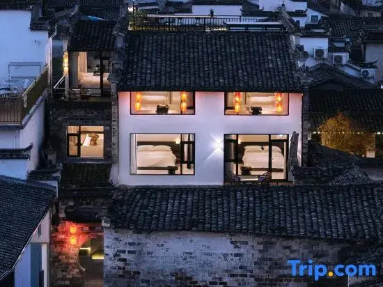 Hongcun Mountain Breeze Embracing the Moon · Serenity Garden (Hongcun Village Yuezao Store)