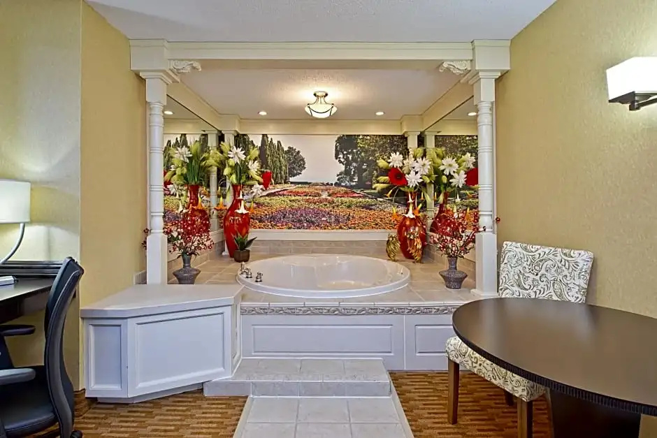 Holiday Inn Express Hotel & Suites Sharon-Hermitage