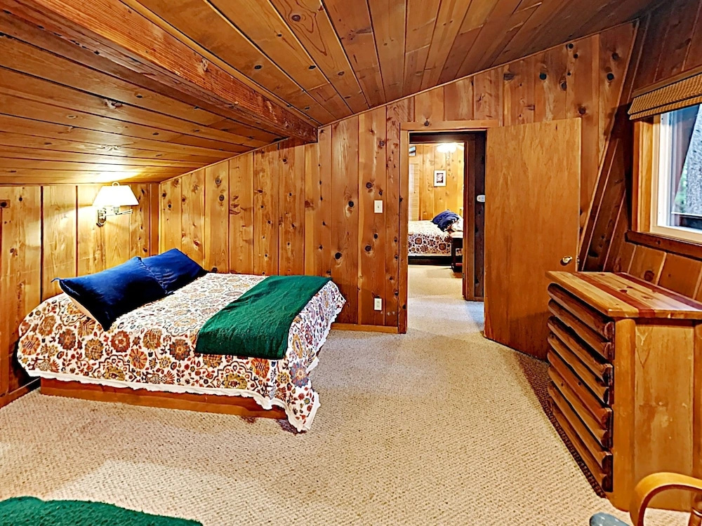 Becky's Boathouse 3BR by RedAwning