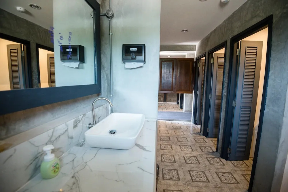 Toobs Hostel - Adults Only