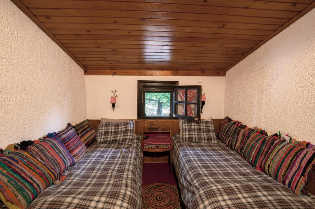 Dandy On The Hill Agoriani | Chalet Iris | Up to 6 people