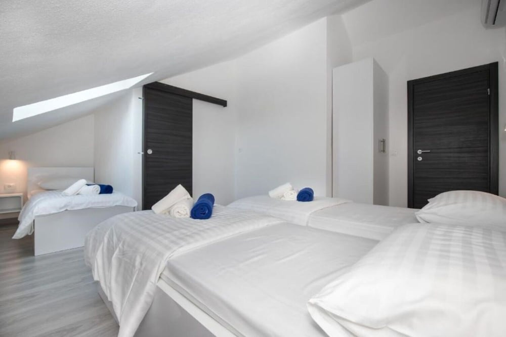 Apartments Dragan