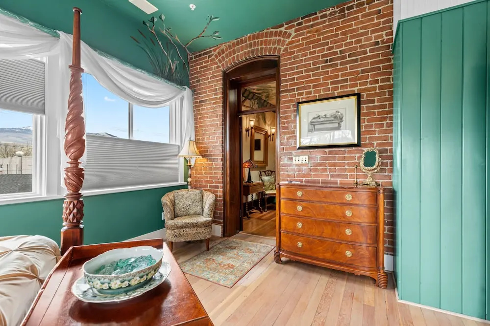 The Peerless Hotel