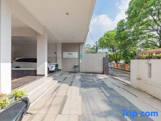 Reddoorz near Kiara Artha Park