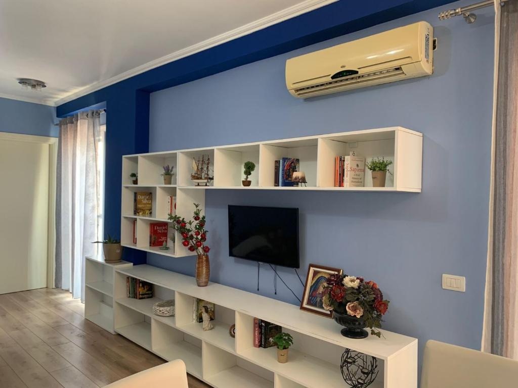 Modern cozy apt w/in 10 min walk from main square