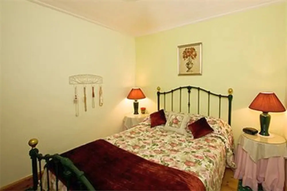 Sarahs Cottage