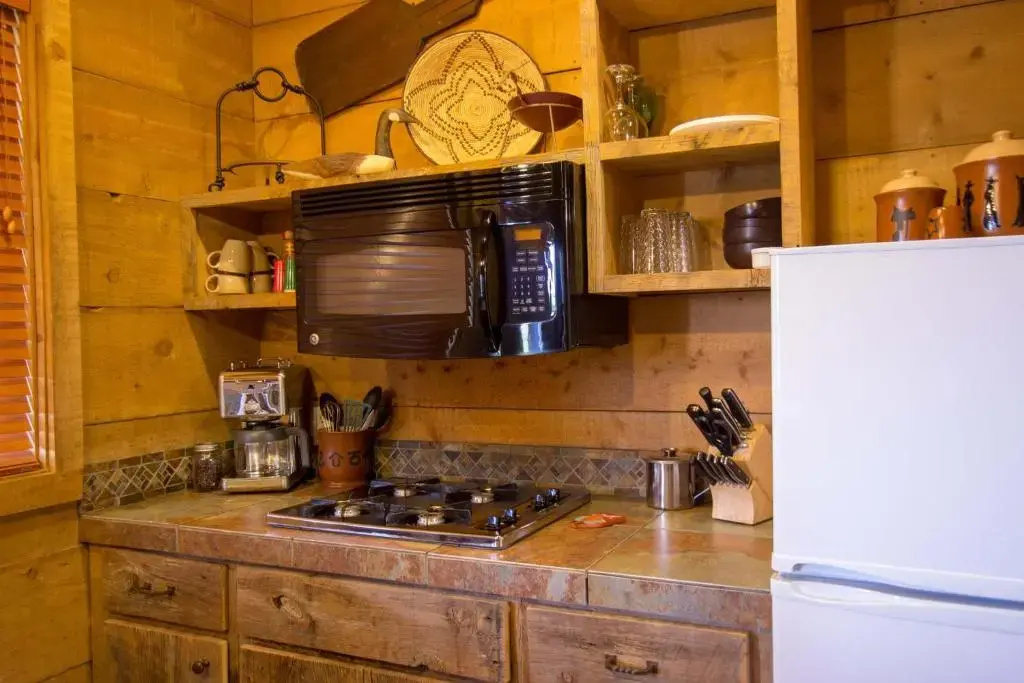 Beautiful 1 BR "Barn" Cabin - Perfect for Small Families