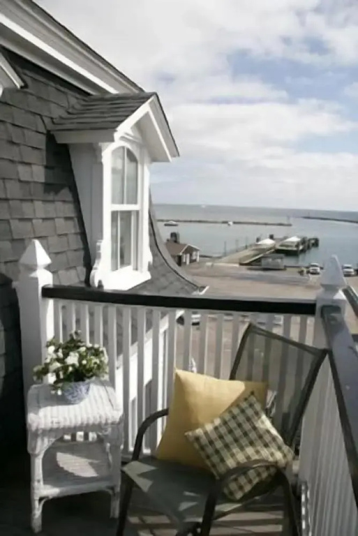 The Inn at Old Harbor