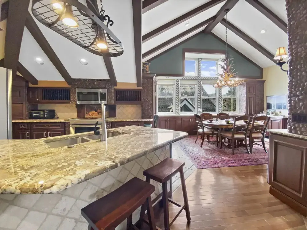 Porcupine Peak 2 Br condo by RedAwning