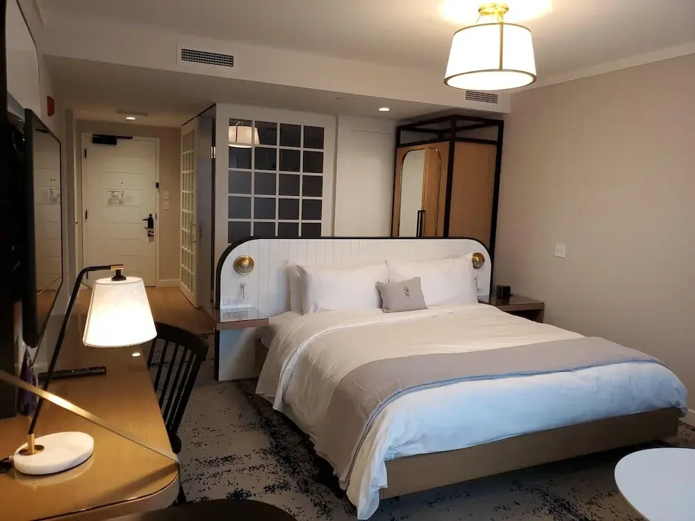 The Brenton Hotel