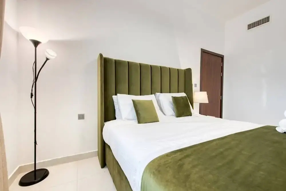 Dezire Beautiful Spacious Brand New With Balcony