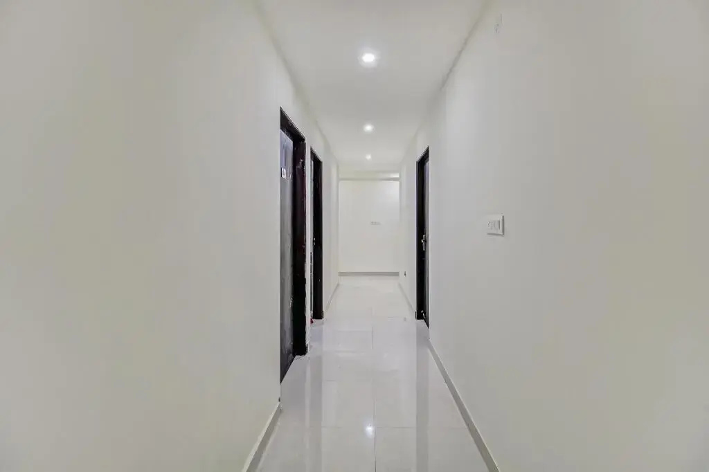 Flora Enclave by OYO Rooms
