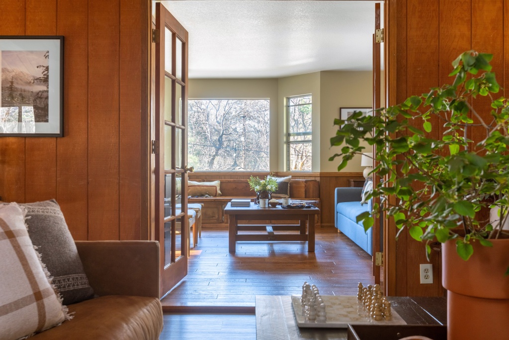 Turtlebear by Avantstay Stunning Character Cabin w/ Entertainers Patio & Table Tennis!