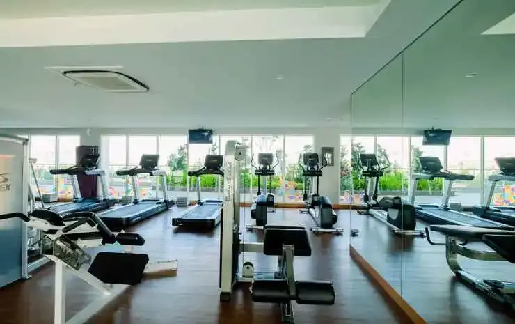 Elegant and Deluxe Studio Menteng Park Apartment By Travelio