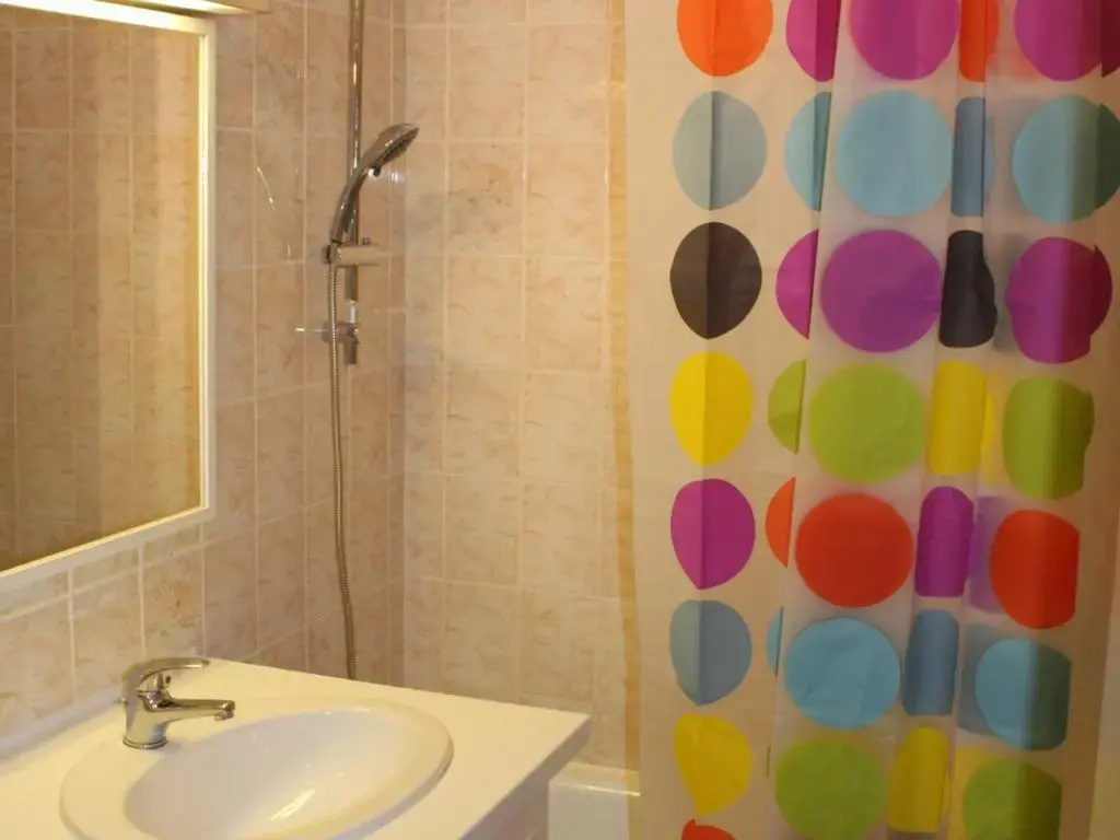 Appartement rénové au pied des pistes avec balcons - FR-1-515-66